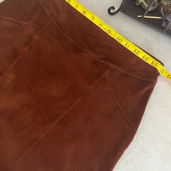 Express faux Suede Skirt NWOT - Picture 5 of 6